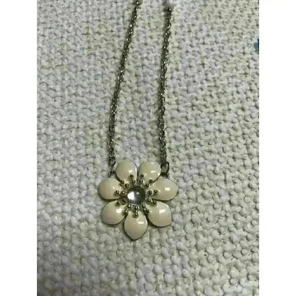 Jewelry - Cream floral enamel necklace
